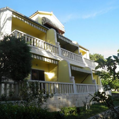 Apartments Angela - With Beautiful Courtyard Brela Exterior foto