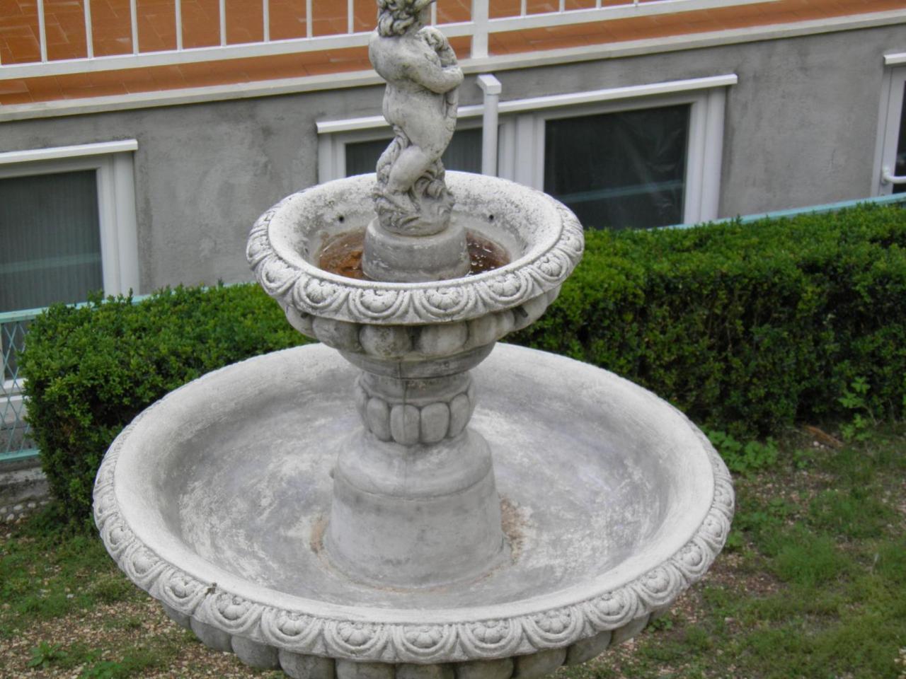 Apartments Angela - With Beautiful Courtyard Brela Exterior foto