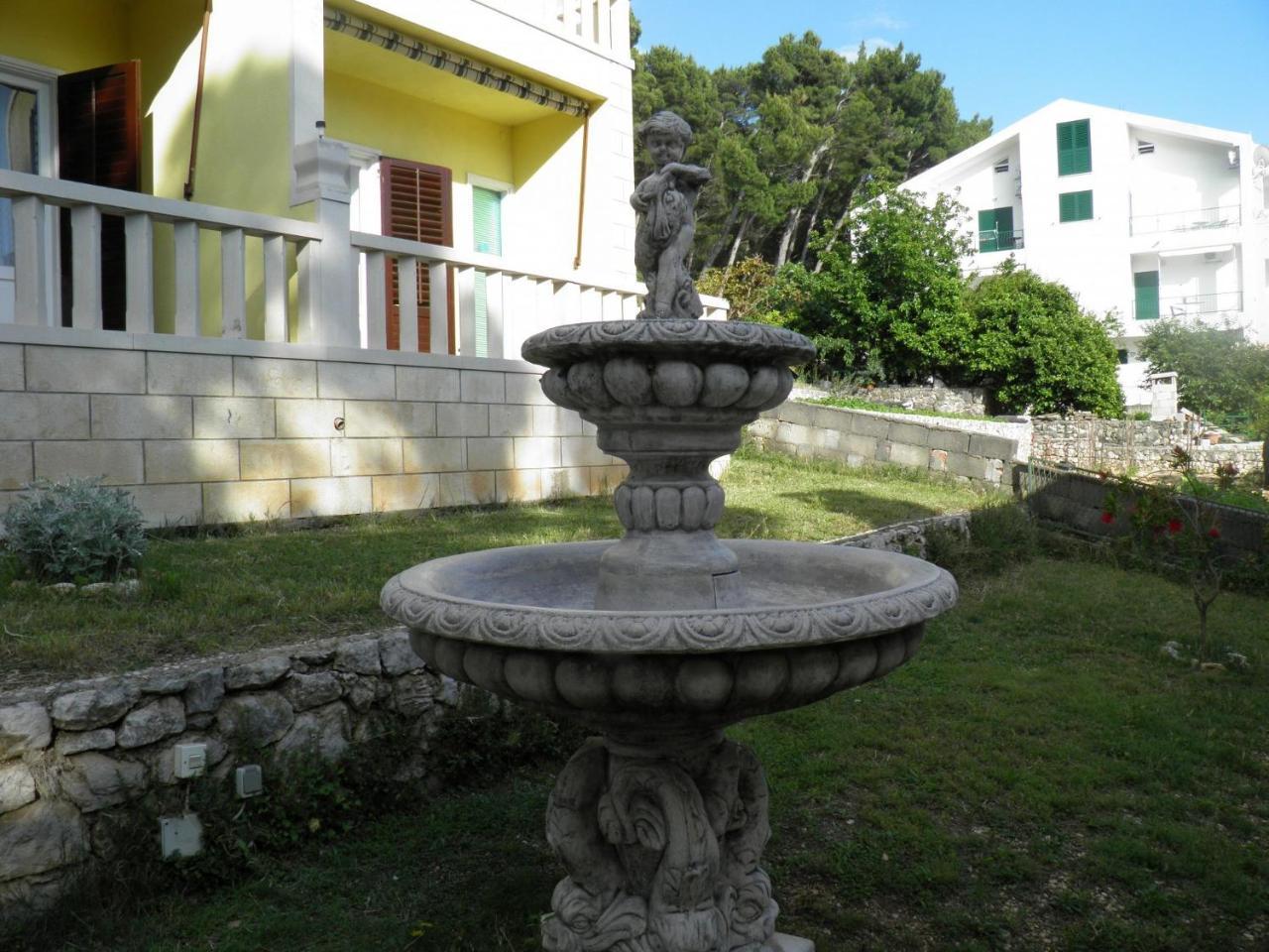 Apartments Angela - With Beautiful Courtyard Brela Exterior foto