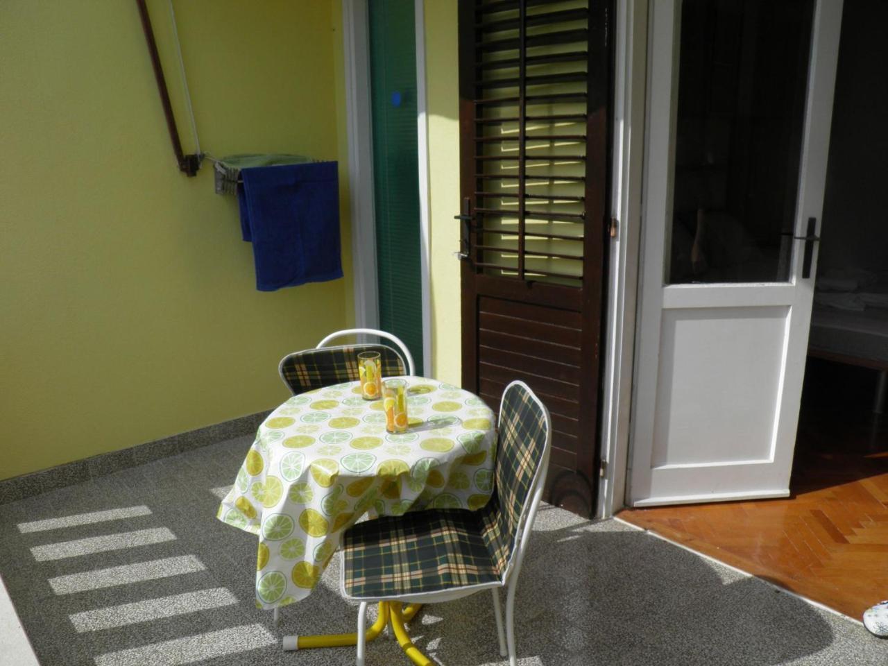 Apartments Angela - With Beautiful Courtyard Brela Exterior foto