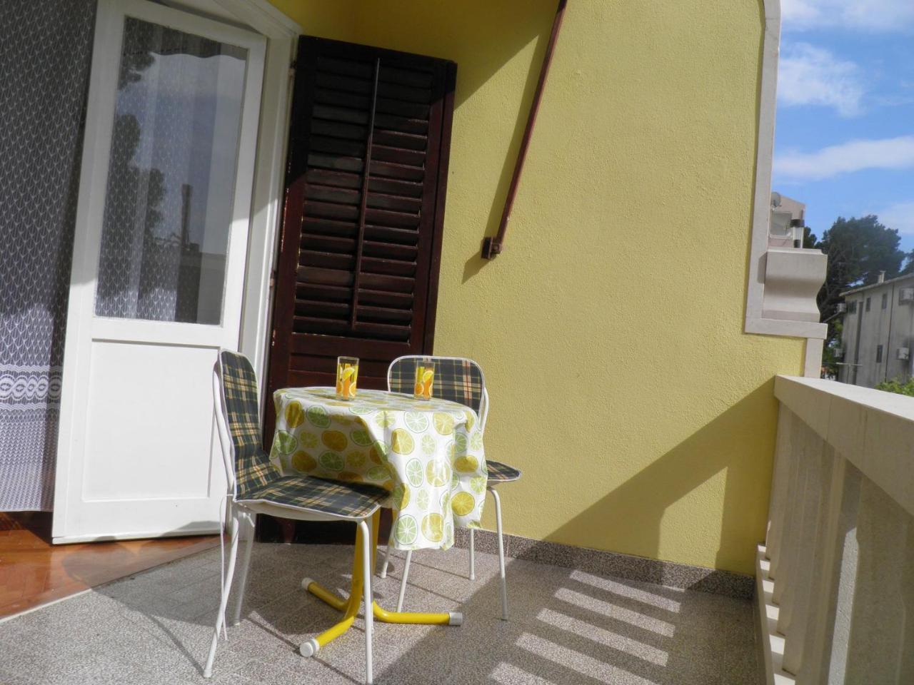 Apartments Angela - With Beautiful Courtyard Brela Exterior foto