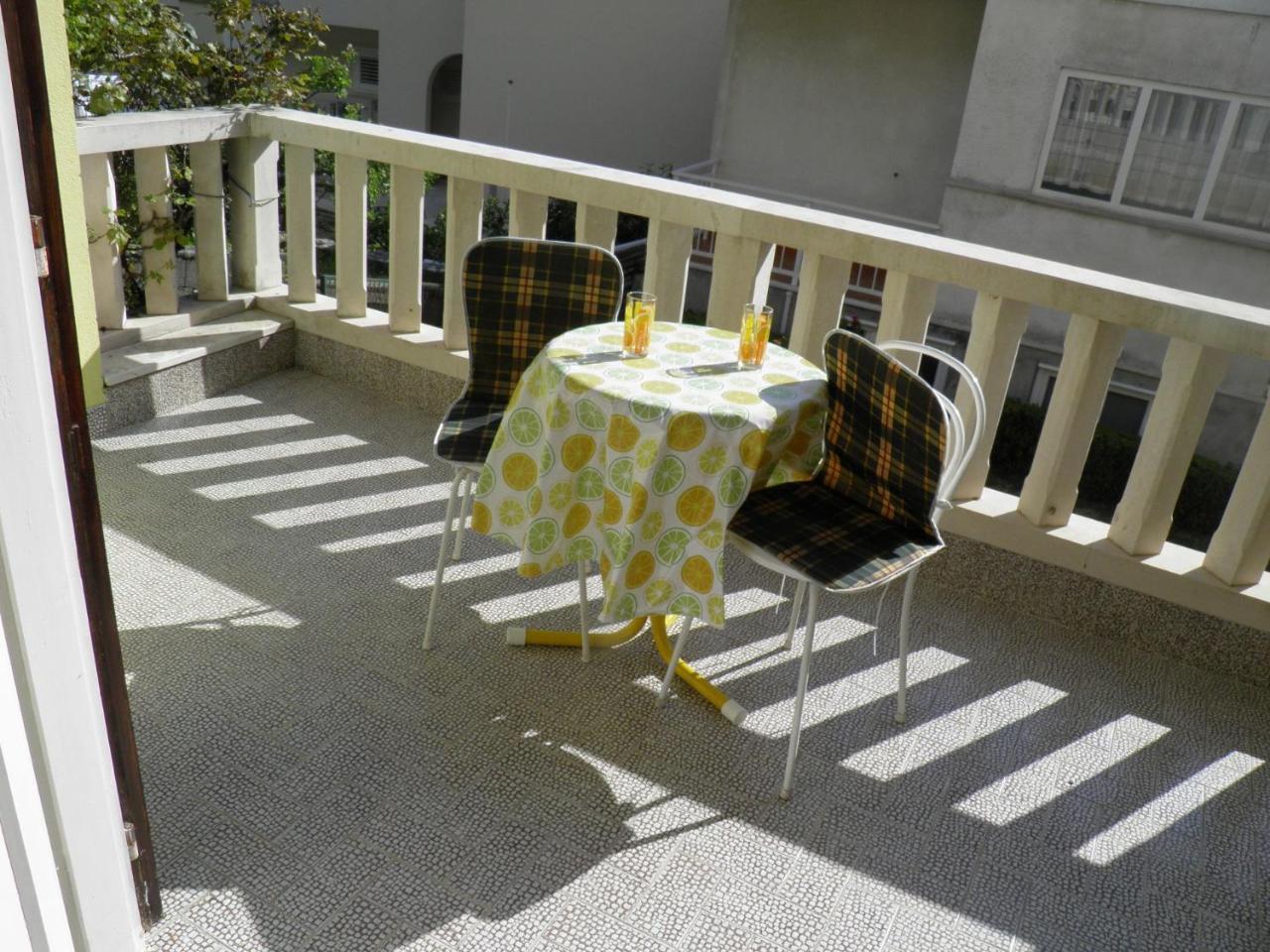 Apartments Angela - With Beautiful Courtyard Brela Exterior foto